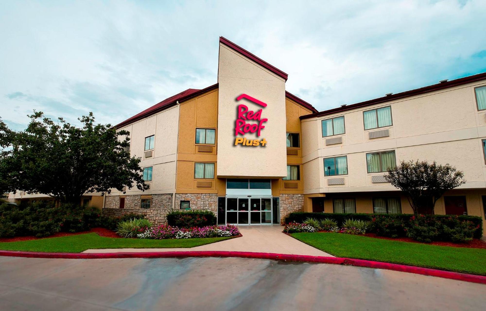 Red Roof Inn Plus+ Houston - Energy Corridor Exterior photo