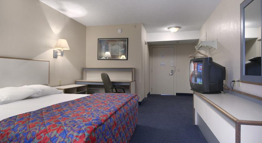 Red Roof Inn Plus+ Houston - Energy Corridor Room photo